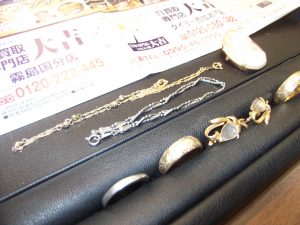 貴金属買取は姶良市・買取専門店大吉タイヨー西加治木店でございます。壊れた貴金属からジュエリー査定までしっかり出来るのが強みなんですね。