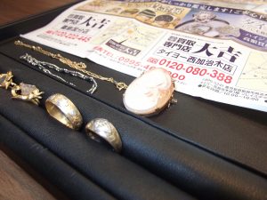 貴金属買取は姶良市・買取専門店大吉タイヨー西加治木店でございます。壊れた貴金属からジュエリー査定までしっかり出来るのが強みなんですね。