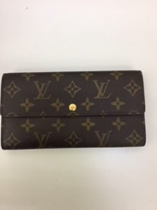 堺区の皆様、ルイヴィトンの財布お買取なら一条通交差点で青い看板が目印の大吉堺東店にお任せください!