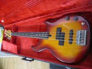 YAMAHA　エレキベース