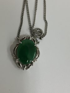 ヒスイが付いたアクセサリーを買取させて頂いた大吉パラディ学園前店です!