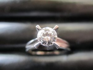 大吉 武蔵小金井店 0.37キャラットダイヤプラチナリングの画像です。