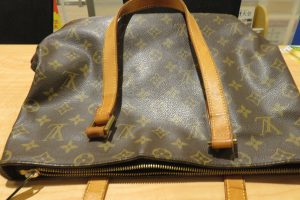 古いヴィトンもしっかりお買取の買取専門店大吉東急プラザ新長田店です。