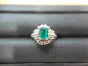 190430エメラルドの指輪のご査定は、大吉大橋店へ。
