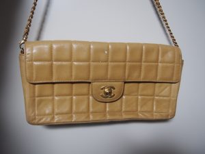 CHANELのチョコバーをお買取りしました大吉鶴見店です。