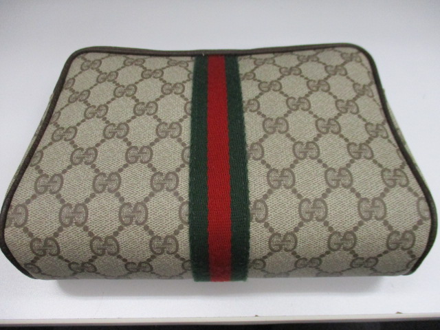 古いブランド品でも高価買取致します。奈良線生駒駅からすぐの買取専門店大吉グリーンヒルいこま店です。