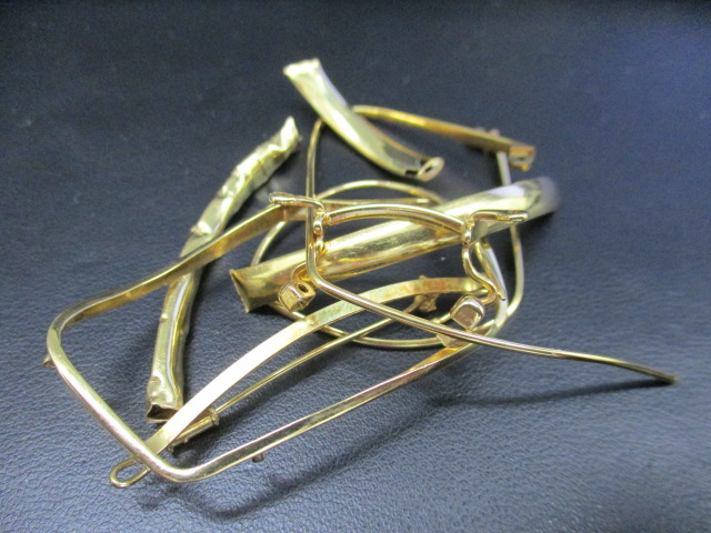 金縁眼鏡も高価買取!奈良線生駒駅からすぐの買取専門店大吉グリーンヒルいこま店です。