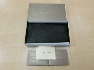 BVLGARI・ブルガリ 25752メンズ クラシコ ブラック レザー二つ折り長財布