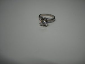 ダイヤモンドの立爪リングをお買取り致しました大吉大船店です。