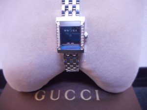 高石市のお客様よりGucciの腕時計を買取いたしました。