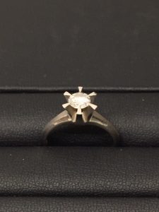 ダイヤの買取なら任せてください！大吉フレンドマート宇治店です！