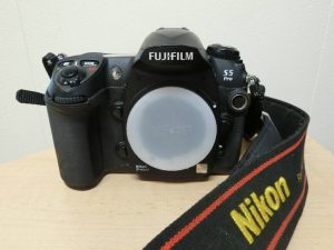 FUJIFILM・FinePix S5・PROボディ　デジタル一眼レフカメラ