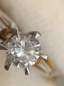 ダイヤの買取は大吉国立店にお任せ下さい。