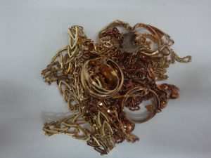 大吉調布店で買取した金のアクセサリー