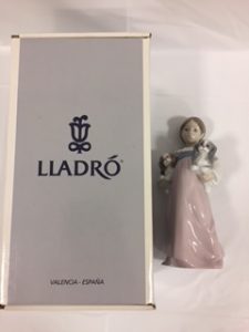 池田市でリヤドロ売るなら買取専門店大吉 池田店へお持ち込みください♪