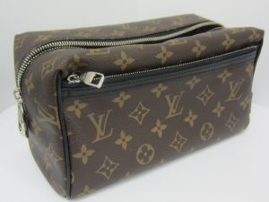 大吉本八幡店、ルイヴィトンのバックをお買取り致しました。