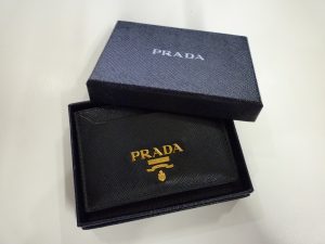 プラダのカードケースをお買取り致しました大吉大船店です。