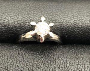 日野市の皆様‼縦爪のダイヤを売るなら買取専門店大吉イオンモール多摩平の森店へ!!