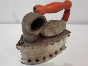 アンティークな炭入れ アイロンをお買取りしました☆大吉伊勢ララパーク店です☆彡