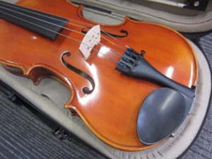 大吉本八幡店、バイオリンをお買取り致しました。
