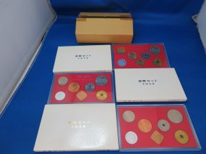 本日は平成元年貨幣セットのをお買取りさせて頂きました。