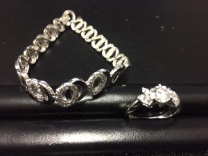 大吉円山公園店が貴金属の世界相場の上に思い切り気持ちをのせてお買取いたします!