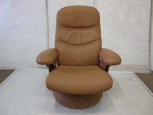 大吉大船店でカリモクのチェアをお買取いたしました