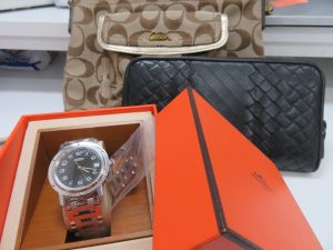 ブランド品　ボッティガ財布　エルメス腕時計　コーチショルダーバック　お買取りさせて頂きました。