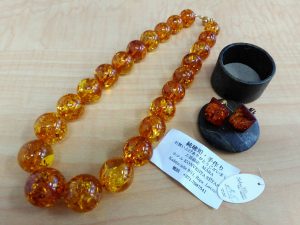 琥珀　ネックレス