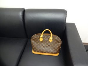 ヴィトンのアルマを平野、柏原、八尾で売るなら買取専門店 大吉 JR八尾店!八尾、平野、柏原、東大阪、志紀、布施、国分、恩智。JR八尾駅徒歩1分!