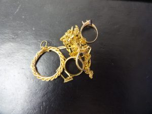 買取専門店　大吉　JR八尾店なら金、貴金属、切れていても大丈夫！八尾、志紀、恩智、布施、平野、柏原、東大阪。JR八尾駅約１分！