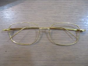 大吉 武蔵小金井店 金縁めがねの画像です。