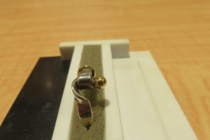 ヘップバーンの”ティファニーで朝食を”で有名なブランドティファニーノットカットのリングお買取です。