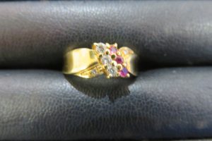 昔　お気に入りの金のリング 悲しいかな今や指に。。。