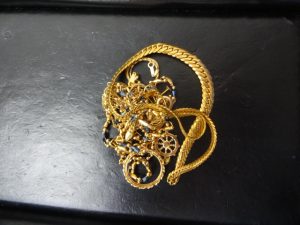 売り時、金、貴金属。買取専門店 大吉 JR八尾店。八尾、志紀、恩智、布施、平野、柏原、東大阪、高安。JR八尾駅約1分!