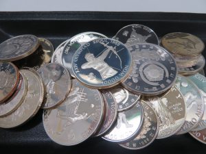 SV925　銀貨・記念メダルを沢山お持ち頂きました。