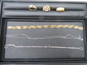 本日は貴金属ネックレス・リングをお持ち頂きました。