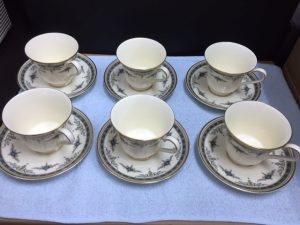 ブランド食器の売却ならイズミヤ西神戸にある買取専門大吉にお任せください！