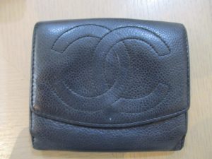大吉 武蔵小金井店 シャネル二つ折り財布の画像です。