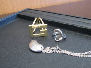 黒ずんでしまったティファニーのネックレスお買取り致します!(香川県)