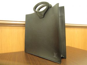 買ったけどそこまで使っていなくて使う場所もないなどのルイヴィトンカバン強化買取中!(香川県)