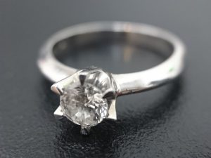 ダイヤモンド　貴金属　プラチナ　ジュエリー　アクセサリー　宝飾品　買取　買い取り　東京　江戸川区　葛西