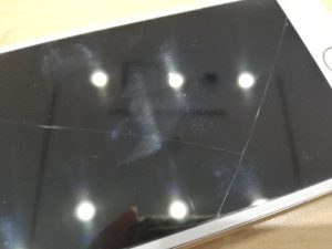 壊れたiphoneも買い取ります!!大吉国立店です!!