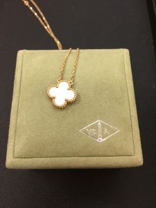 中野区周辺でアルハンブラネックレスを売るなら買取専門店大吉中野店へ!!