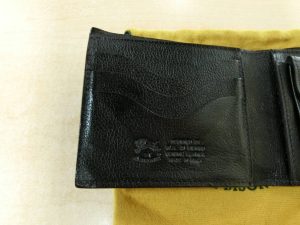 IL BISONTE・イルビゾンテ レザー二つ折り財布・ブラック