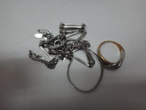 大吉調布店で買取りしたプラチナのアクセサリー