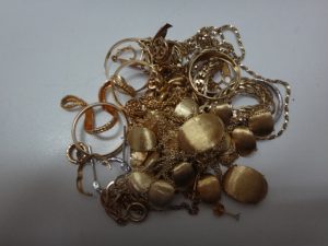 大吉調布店で買取りした金のアクセサリー