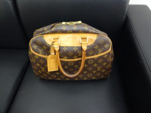 クリスマスに向けてヴィトン祭。買取専門店　大吉　JR八尾店！八尾、平野、柏原、東大阪、志紀、布施、国分、恩智。JR八尾駅徒歩1分！