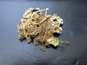 18金のアクセサリーをお買取り致しました大吉鶴見店です。