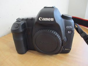 大吉 武蔵小金井店 キャノン デジタル一眼レフカメラの画像です。